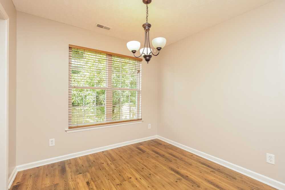 713 Clear Cir - Photo 6 of 17