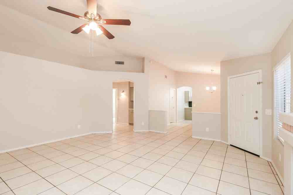 1015 N Longmore St - Photo 4 of 16