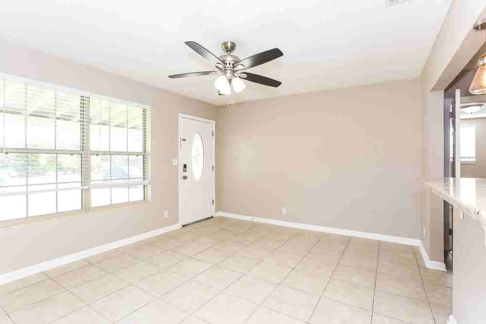 3134 Dalehurst Dr W - Photo 3 of 16