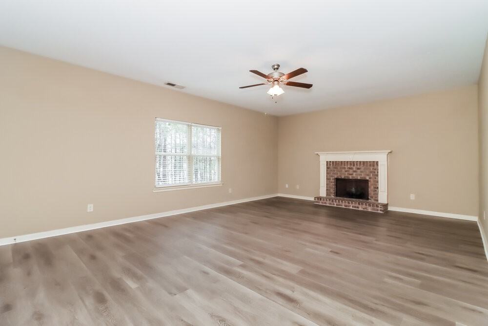 293 Camellia Way - Photo 4 of 17