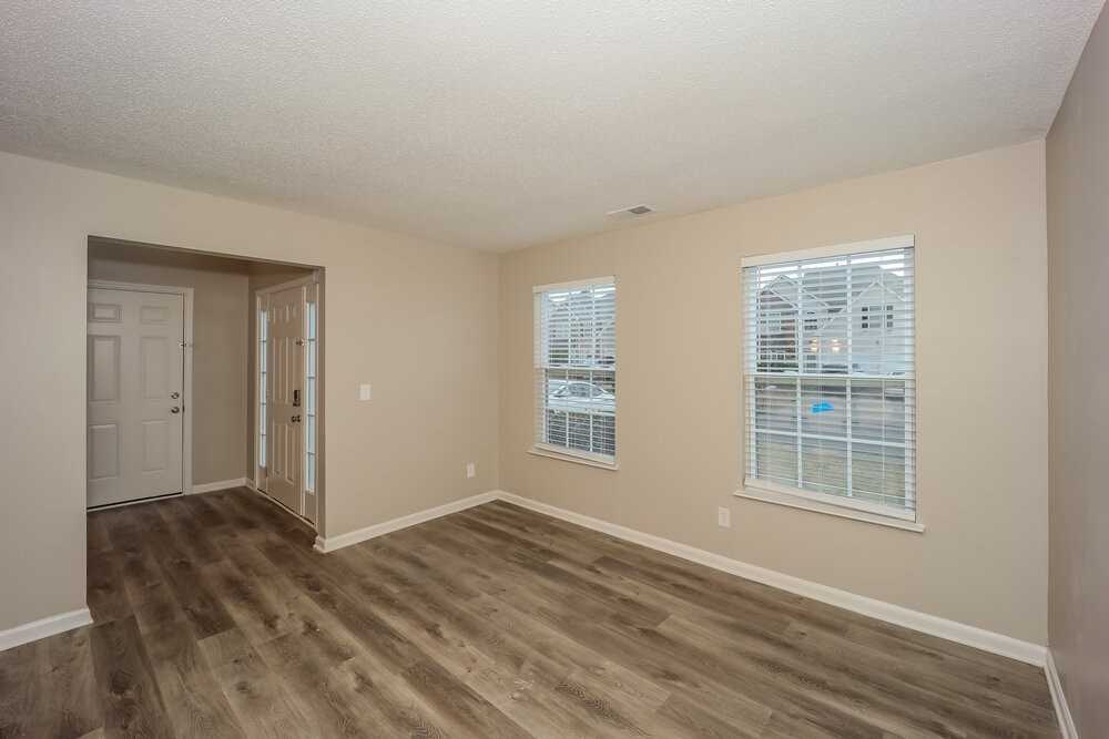 6076 Trotters Cir - Photo 4 of 17