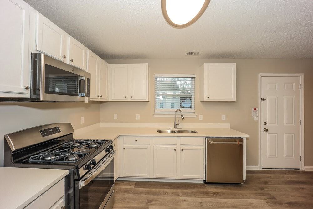 6076 Trotters Cir - Photo 7 of 17