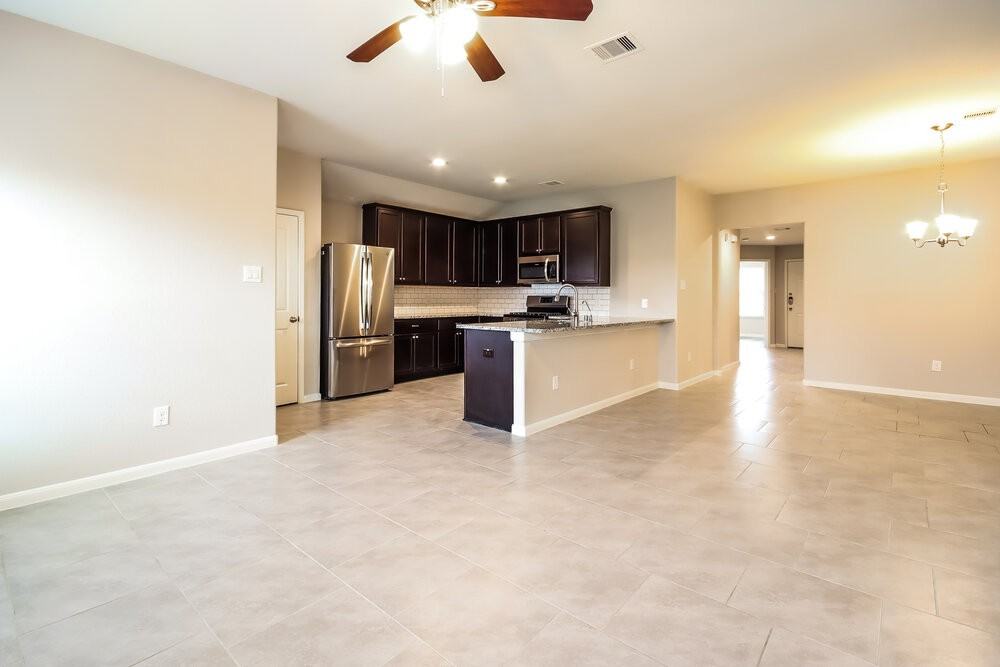 622 Harvest Bluff Dr - Photo 3 of 16