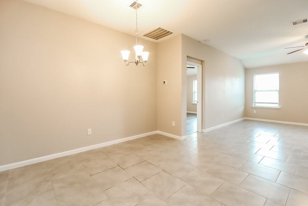 622 Harvest Bluff Dr - Photo 5 of 16