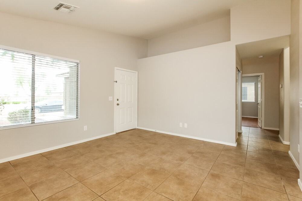 15814 W Jackson St - Photo 3 of 16