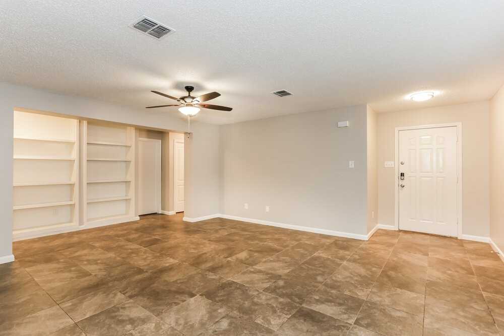 3413 Chapel Pointe Trl - Photo 3 of 16