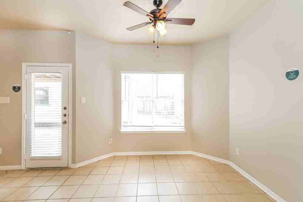 11927 Oakner Dr - Photo 7 of 17