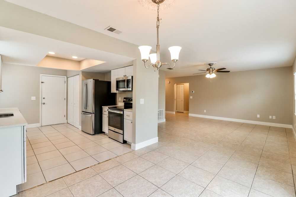 6828 Swain Ave - Photo 5 of 16