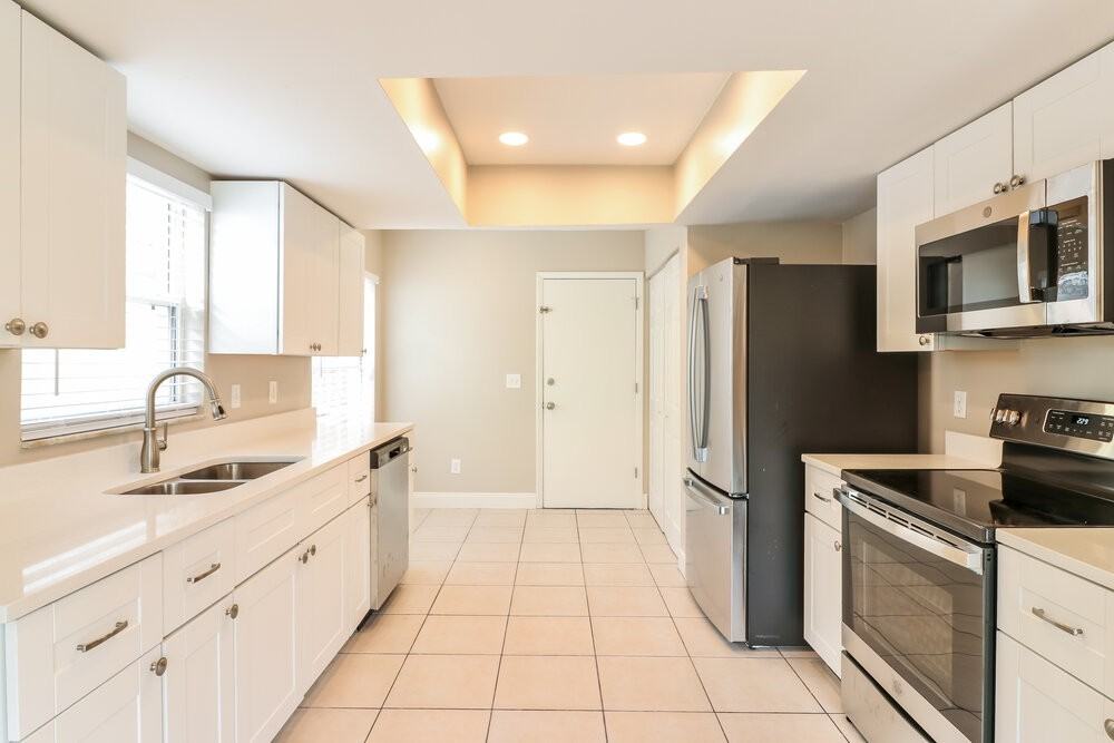 6828 Swain Ave - Photo 6 of 16