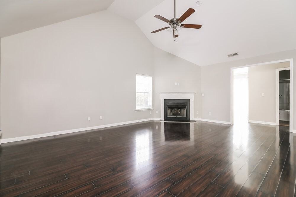 553 Texanna Way - Photo 4 of 17