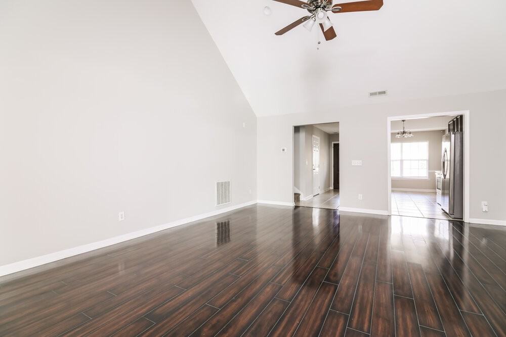 553 Texanna Way - Photo 5 of 17