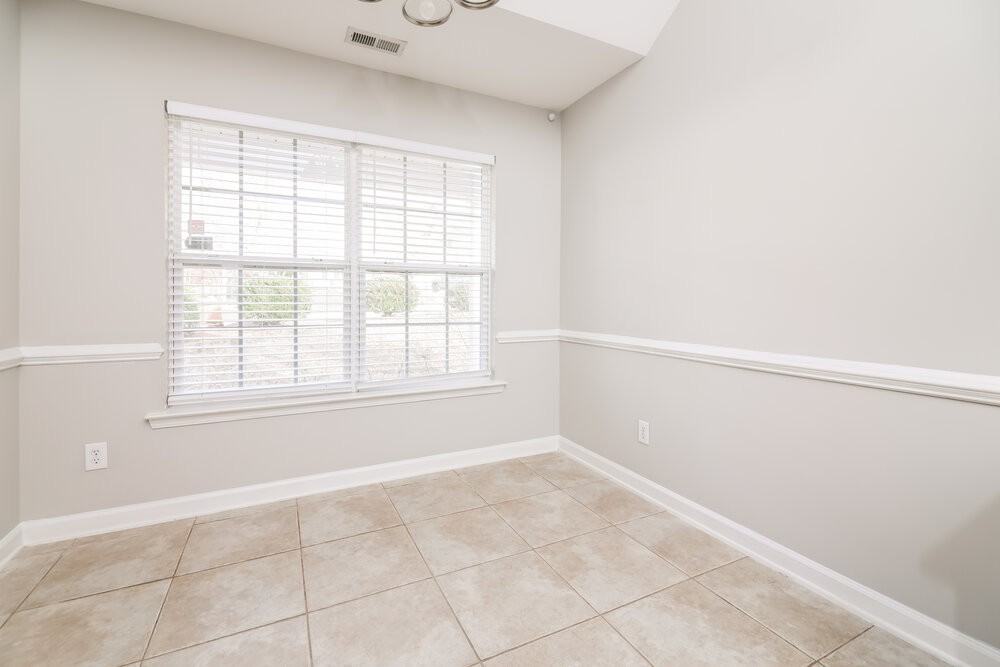 553 Texanna Way - Photo 6 of 17