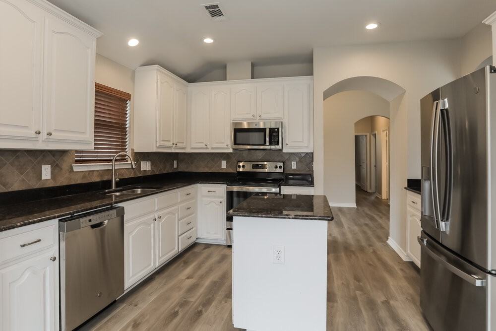 9221 Barbara Dr - Photo 6 of 16