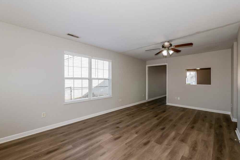 2335 Layton Park Dr - Photo 4 of 16