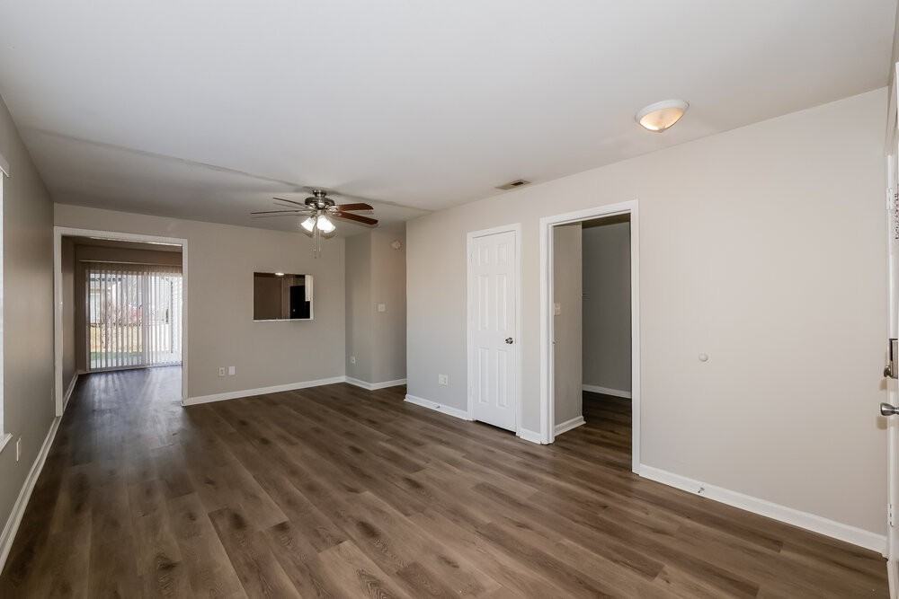 2335 Layton Park Dr - Photo 5 of 16