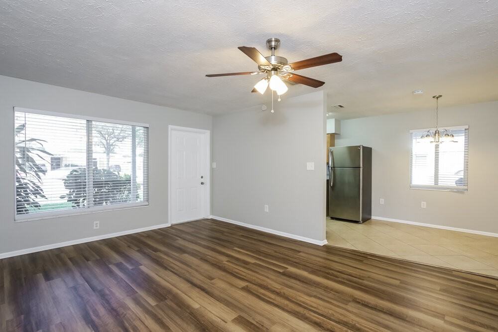 4459 Beneva Rd - Photo 5 of 25