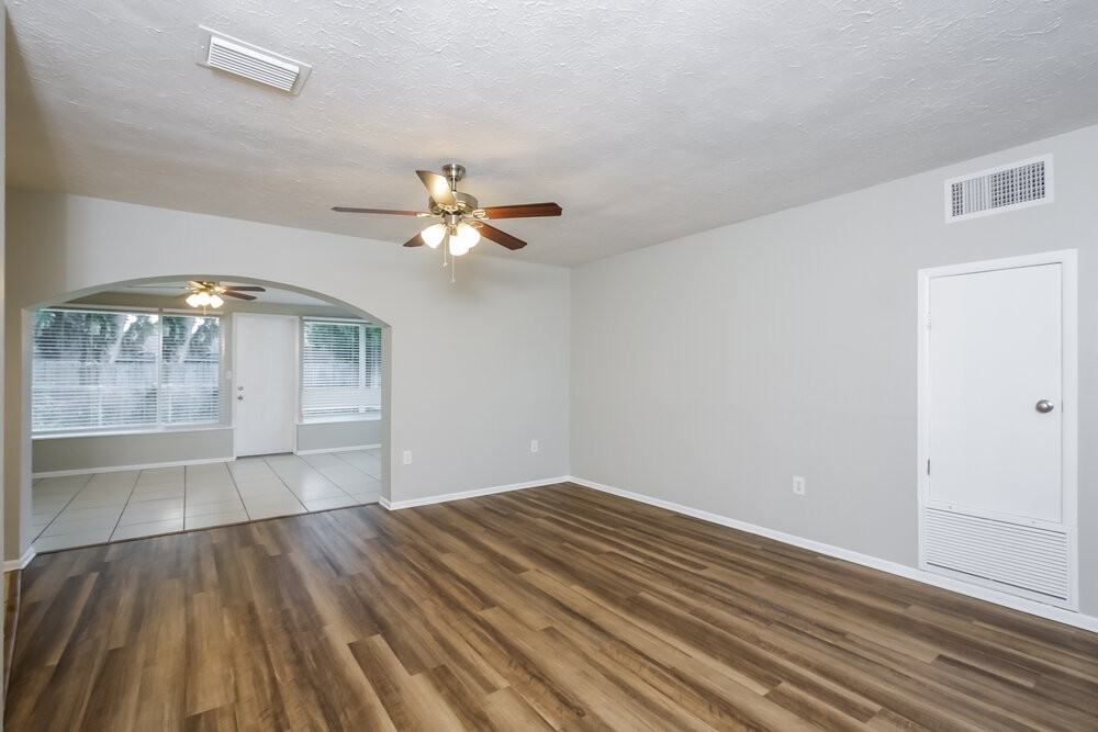 4459 Beneva Rd - Photo 6 of 25