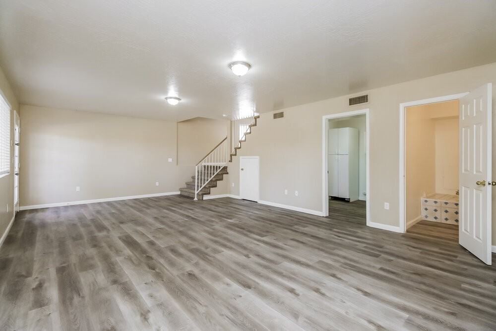 4649 E Towne Ln - Photo 4 of 17