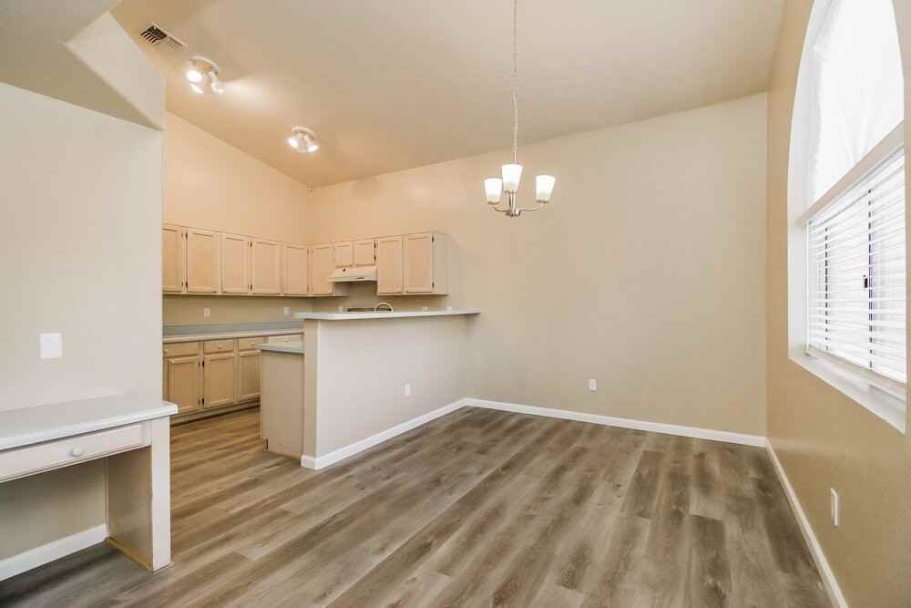 4649 E Towne Ln - Photo 5 of 17