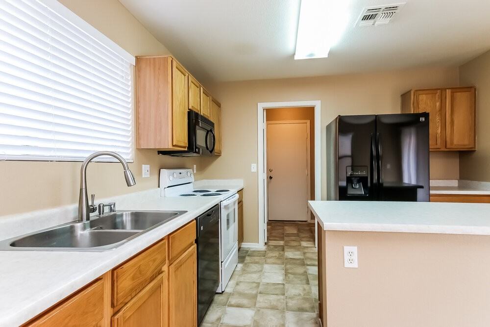 2292 E Peach Tree Dr - Photo 5 of 13