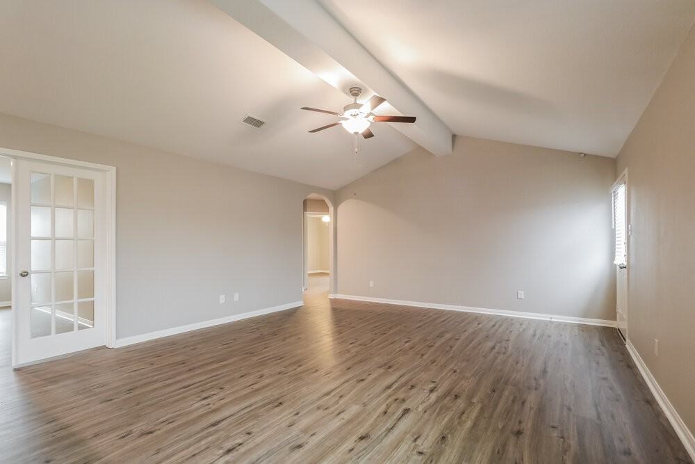 28052 Irving Dr - Photo 4 of 16