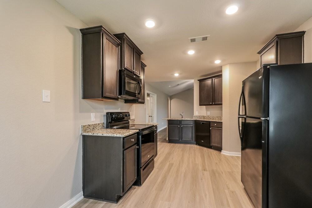 28052 Irving Dr - Photo 6 of 16