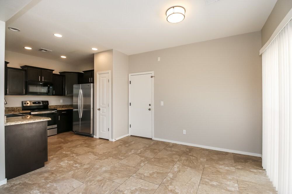 92 E Catclaw St - Photo 7 of 17