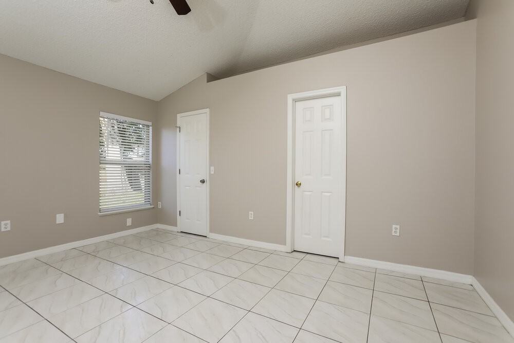 470 Breezeway Dr - Photo 7 of 16