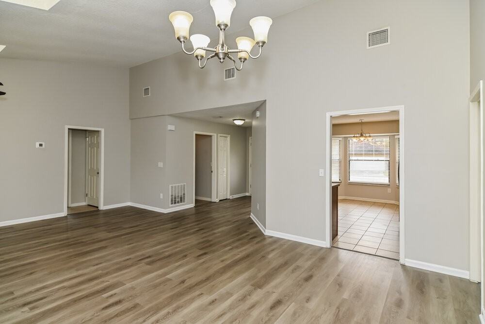 8255 Spencers Trace Dr - Photo 6 of 16