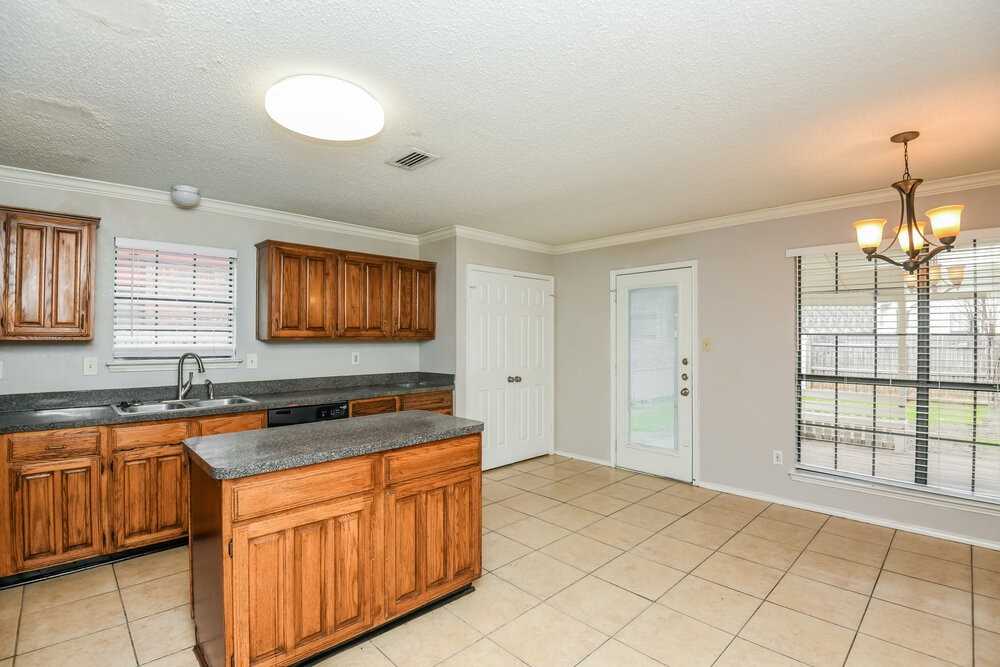 2552 Forest Creek Dr - Photo 7 of 17