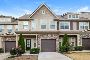 featured image of 1047 Chatsworth Dr