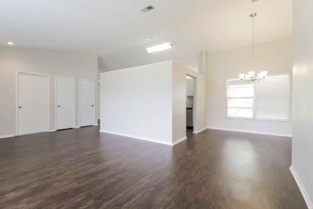 1425 Lund Ave - Photo 3 of 16
