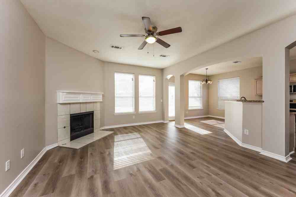 1630 Redwood Dr - Photo 6 of 17