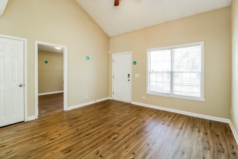 4201 Youngstown Dr - Photo 4 of 17