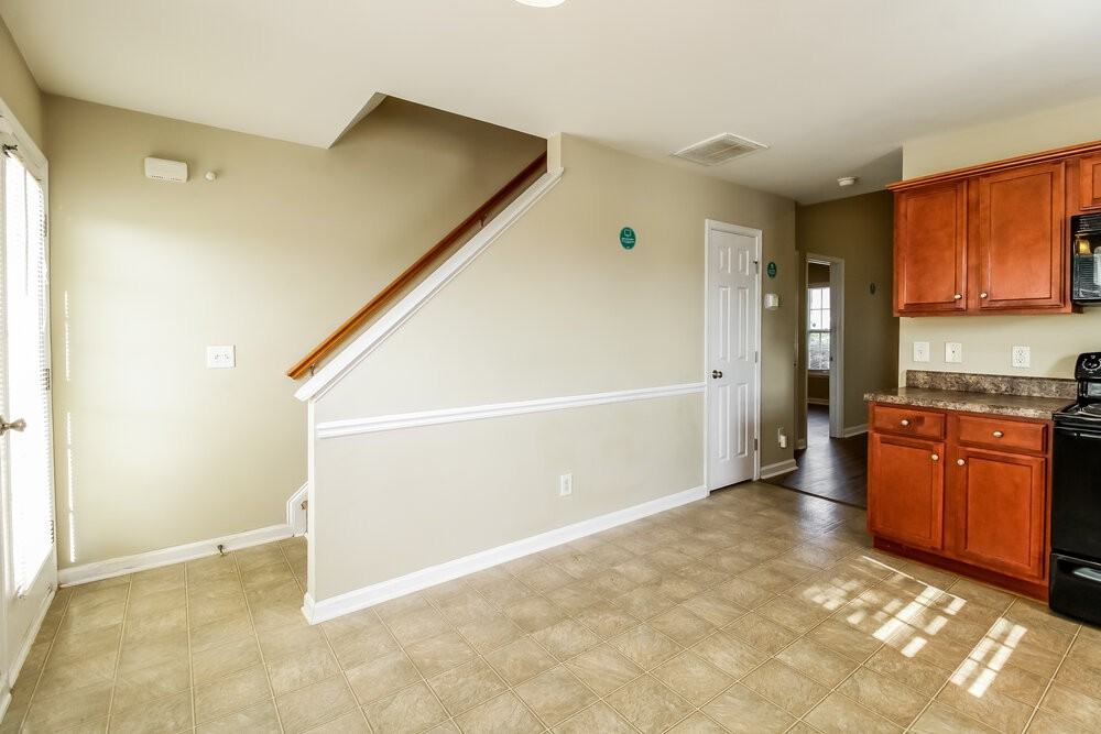 4201 Youngstown Dr - Photo 5 of 17