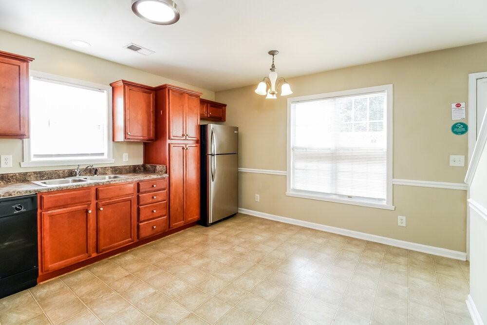 4201 Youngstown Dr - Photo 6 of 17