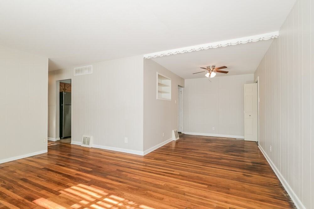 1135 Penhurst Dr - Photo 4 of 16