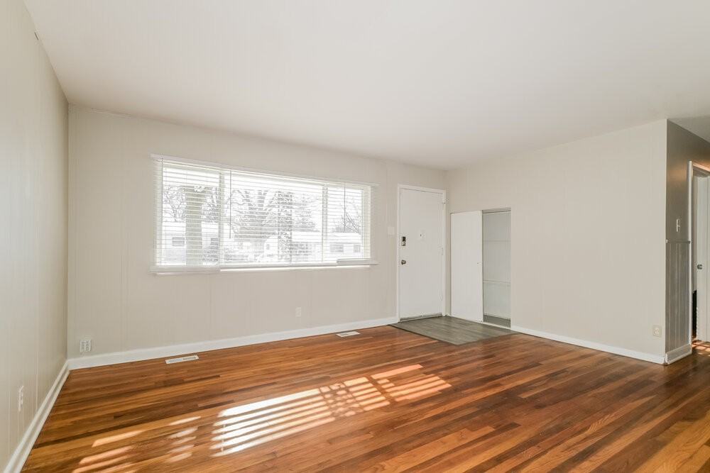 1135 Penhurst Dr - Photo 5 of 16