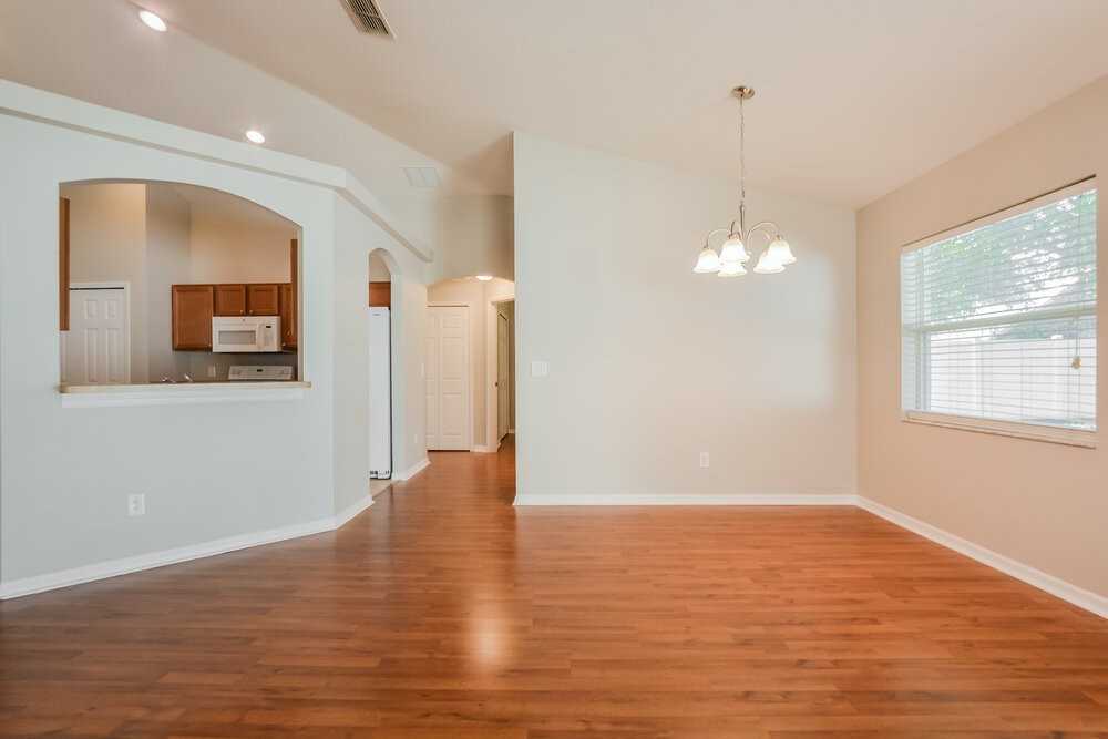 2138 Briarcliff Cir - Photo 3 of 16