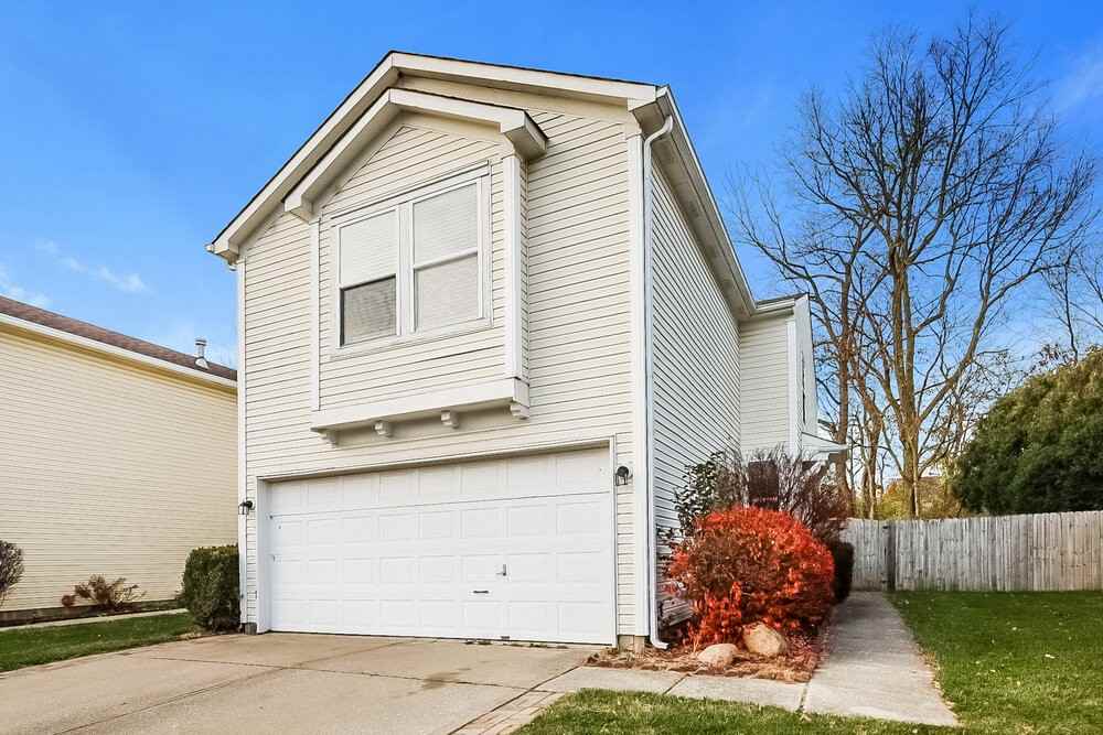 4439 Connaught East Dr - Photo 4 of 17