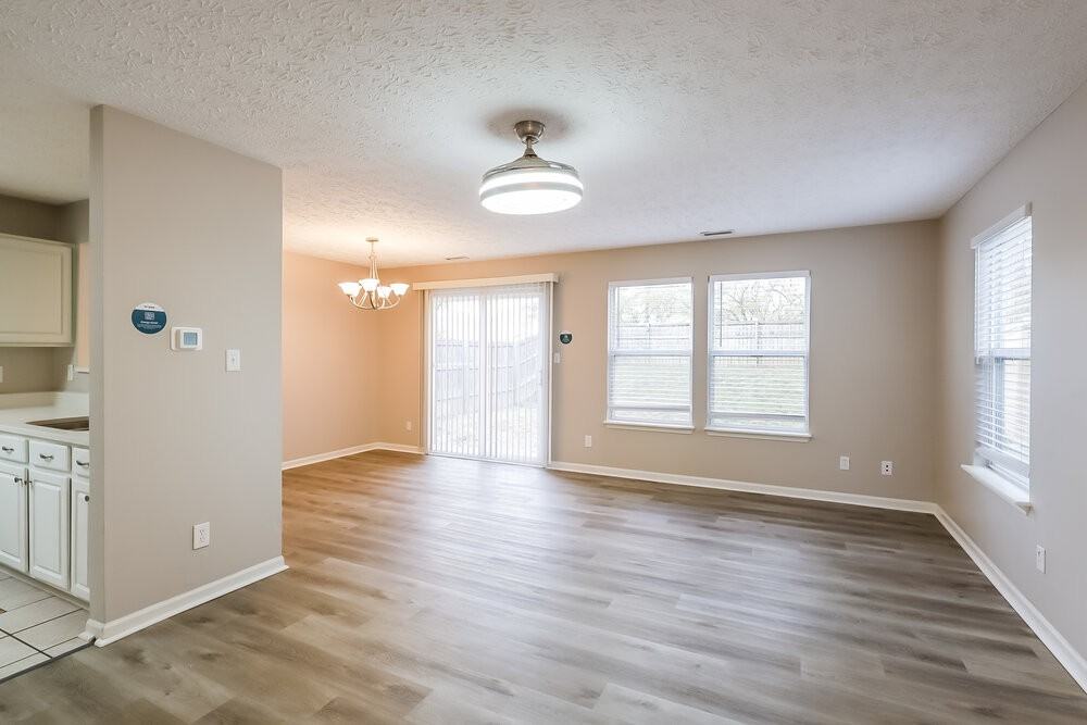 4439 Connaught East Dr - Photo 5 of 17