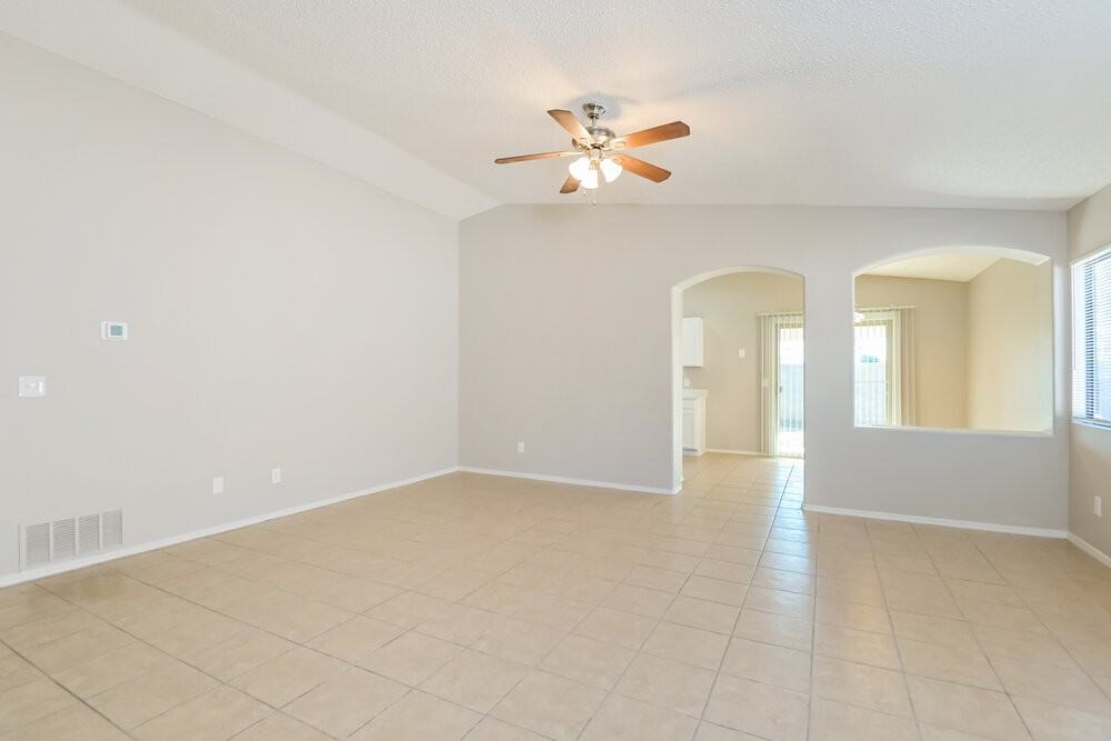 1809 W Rue De La Montagne - Photo 4 of 16