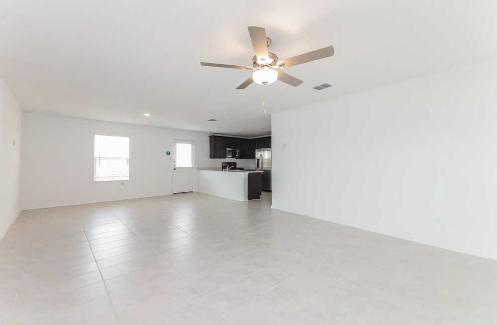 1536 Highbridge Blvd - Photo 4 of 16