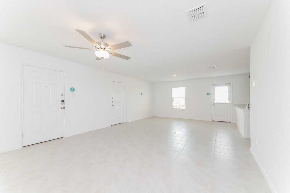 1536 Highbridge Blvd - Photo 5 of 16