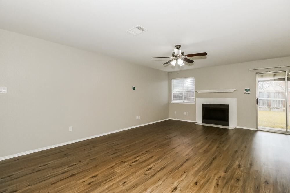 2617 Eastwood Ln - Photo 3 of 16