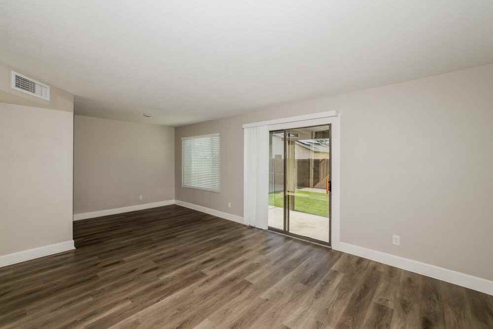 8737 W Bluefield Ave - Photo 4 of 17