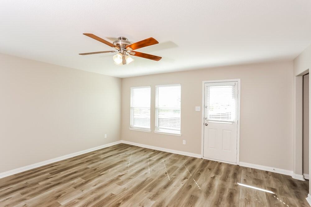2444 Clairborne Dr - Photo 3 of 16