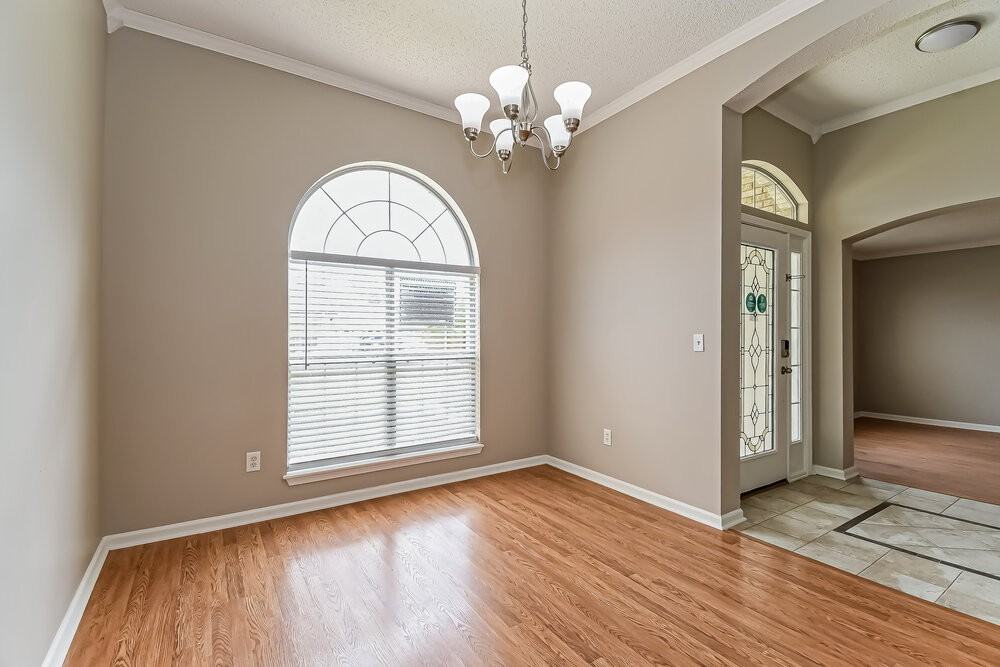 2796 Crumplehorn Ln - Photo 5 of 16