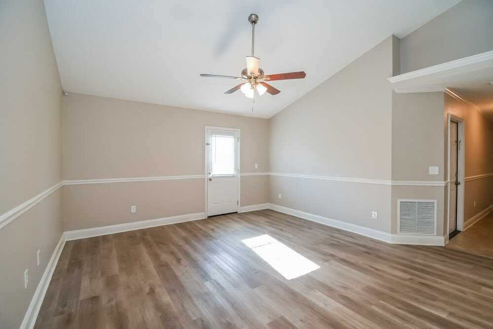 3083 Wavering Ln - Photo 7 of 16