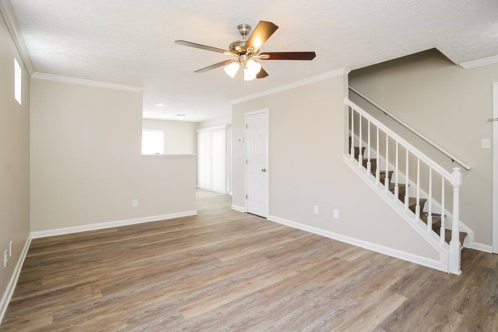 136 Oak Grove Pl - Photo 4 of 18